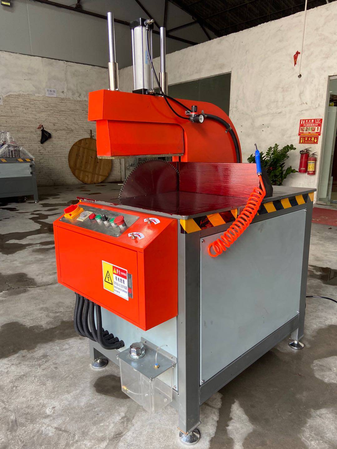 Tapping box 90 degrees aluminum precision cutting machine automatic sawing cutting machine aluminum cutting machine