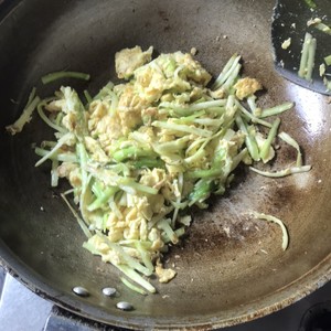 韭黄虾皮炒蛋的做法