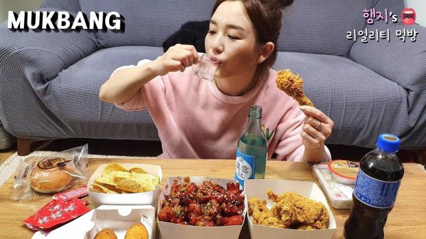 韩国[햄지]Hamzy火腿妹真香吃播视频，吃炸鸡的声音