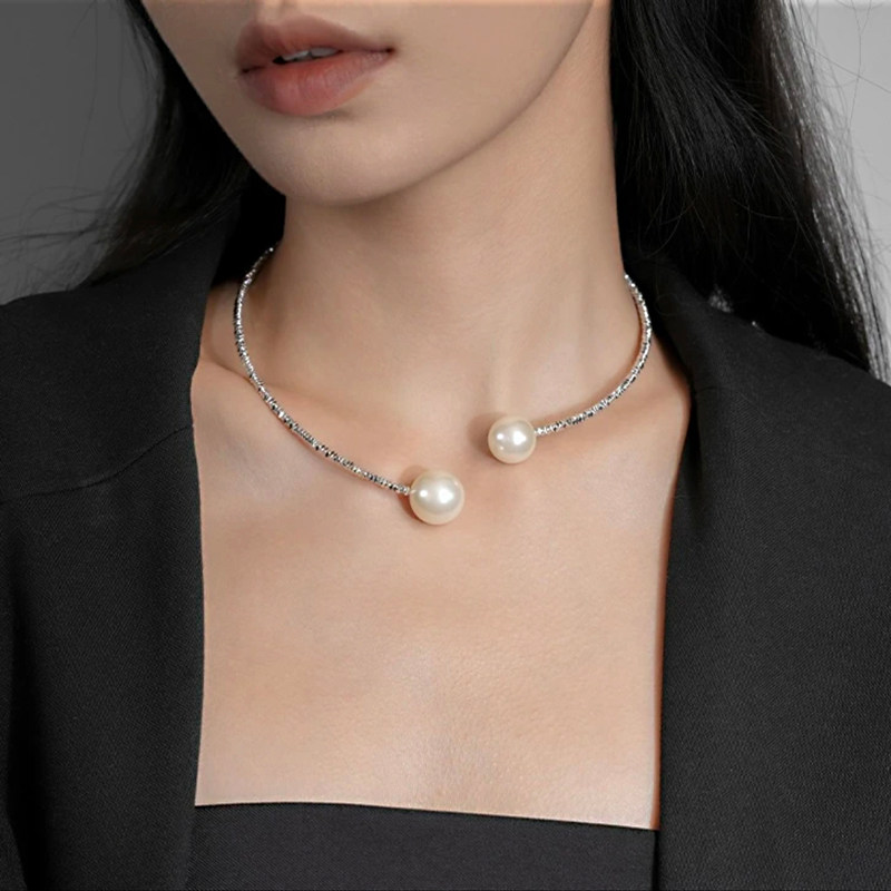 2023 New Sexy Fashion Goddess Open Pearl Choker Necklace - Popular Online Style, Versatile and Unique Collarbone Chain for Women