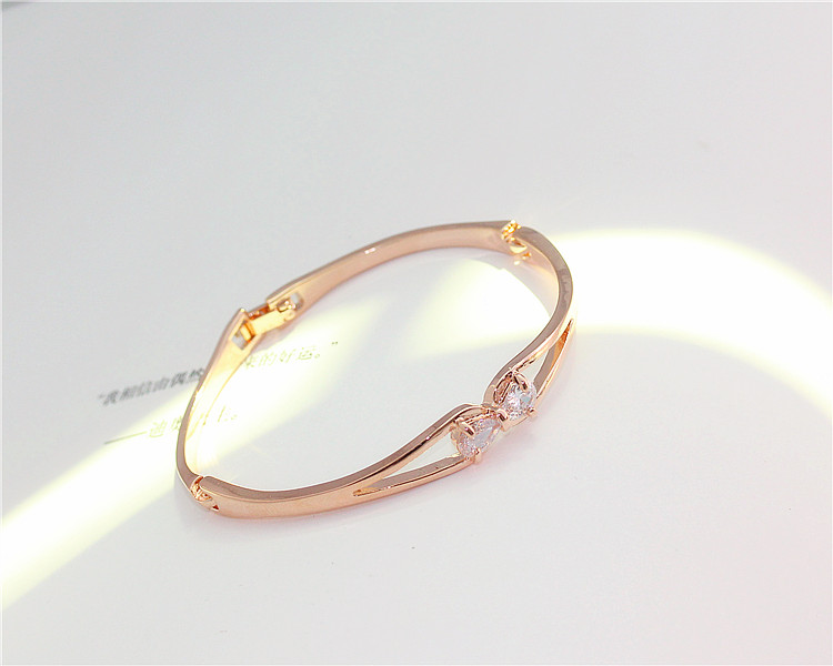 Vòng đeo tay kim cương Hàn Quốc Hàn Quốc zircon Châu Âu và Mỹ Thời trang đơn giản Thời trang Hoa hồng Vòng đeo tay nữ Vàng vòng vàng 18k