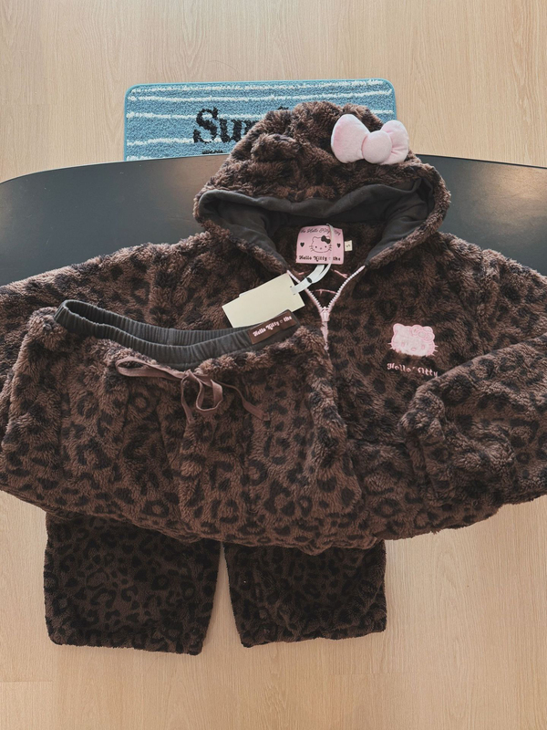 Cocoa Leopard Print Kt Flannel Cashmere Winter Pajamas Short Hooded Set Long Sleeve Long Pants Loungewear Cocoa Leopard Print Kt Flannel Cashmere Winter Pajamas Short Hooded Set Long Sleeve Long Pants Loungewear