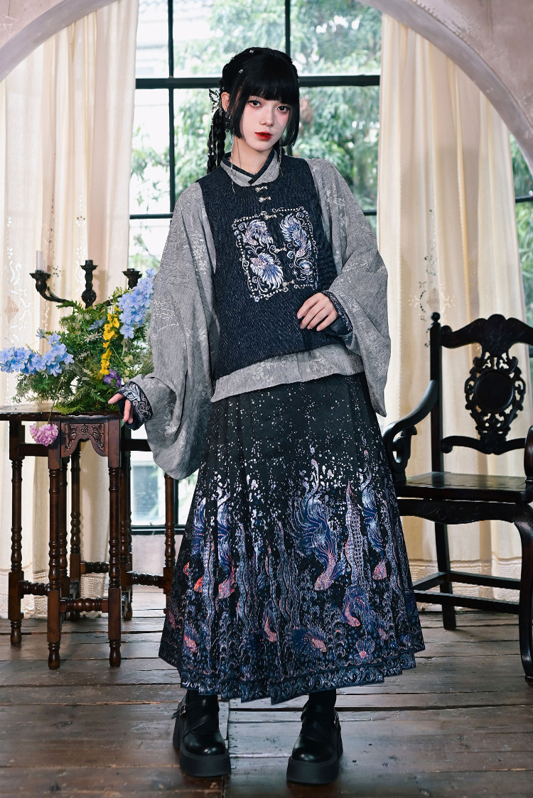 Китайцы одежда наборы 古怪舍「浮光鳍梦」原创汉服女改良明制国风比甲上衣马面裙套装冬