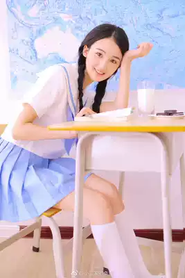 4 sets of starting batches of school training desks, student desks and chairs, desks for teaching and training, and the overall delivery is ready to buy and use