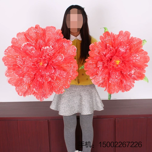 Танцевальные реквизиты цветочные симуляции пион цветок рука держа в себе газет на сцене пиора