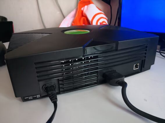 Máy trò chơi đen thế hệ Microsoft XBOX1 cung cấp nguồn điện 220 V cho đế chế ngọc lục bảo chính hãng - Kiểm soát trò chơi tay cầm pxn 9613