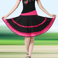 Большая красная кружевная юбка