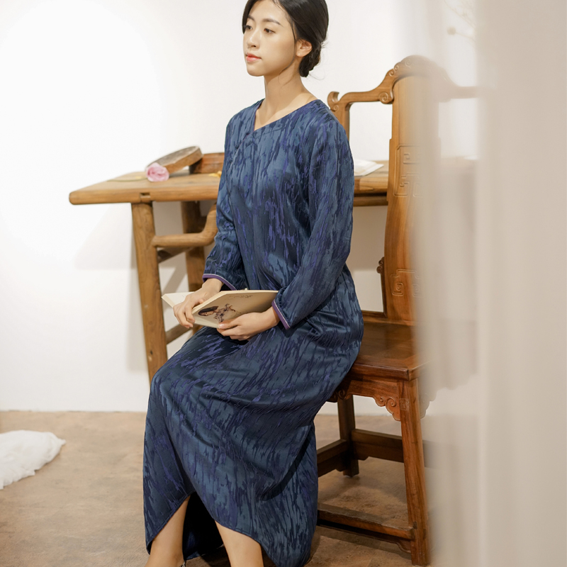 Zhu's original (Haiyan) silk brocade jacquard slant flap long sleeve loose foreign dress big gown irregular V-collar skirt