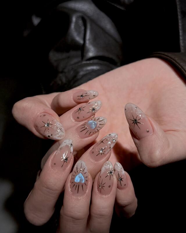 Ugg Hot Girl Nail Tips'Schwarzenegger' New Style ins Milky White Gradient French Nude Starburst Cat Eye Heart