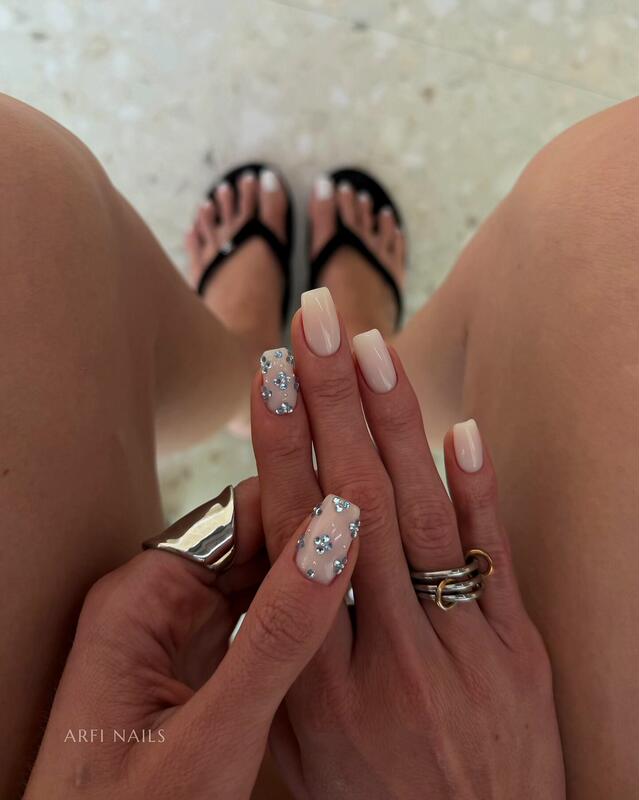 Ugg Hot Girl Nail Tips'Merida' New Competition-Grade Style White Female Minimalist Milky White with Rhinestones High-End Feel ins Nail Art Ugg Hot Girl Nail Tips'Merida' New Competition-Grade Style White Female Minimalist Milky White with Rhinestones High-End Feel ins Nail Art
