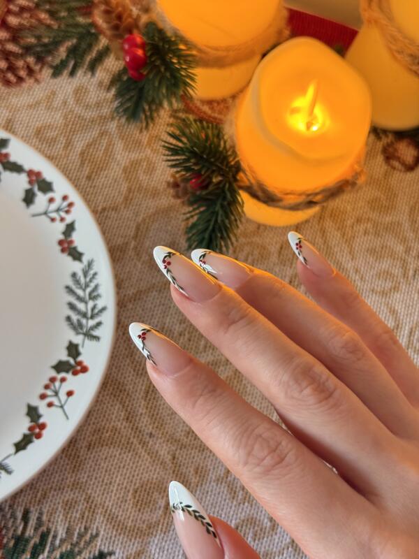 Ugg Trendy Nail Tips "Sala Manca" New Style Ins Christmas Atmosphere Wreath French Niche High-End Brightening Effect