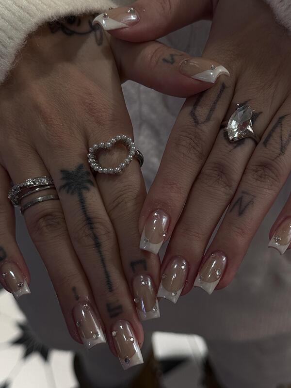 Ugg Hot Girl Nail Tips'Sisco' New Model ins Hailey Aurora Pink French White High-End White Female Style Wearable Nails