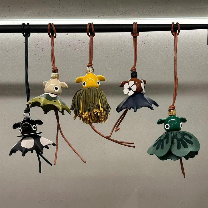 Handmade Genuine Leather Little Elf Didi Niu Niu Xiaoyu Xiaohua Pendant Suitable for Luojia Yiwei Bags, Hanging Ornaments, Couple Gifts Handmade Genuine Leather Little Elf Didi Niu Niu Xiaoyu Xiaohua Pendant Suitable for Luojia Yiwei Bags, Hanging Ornaments, Couple Gifts