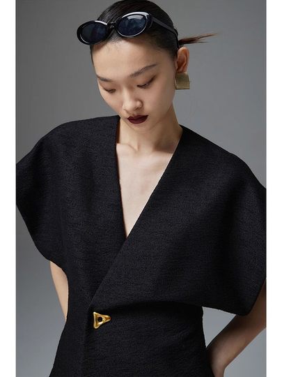 2025春夏新款酷飒气质收腰显瘦一粒扣不对称西装无袖马甲背心女