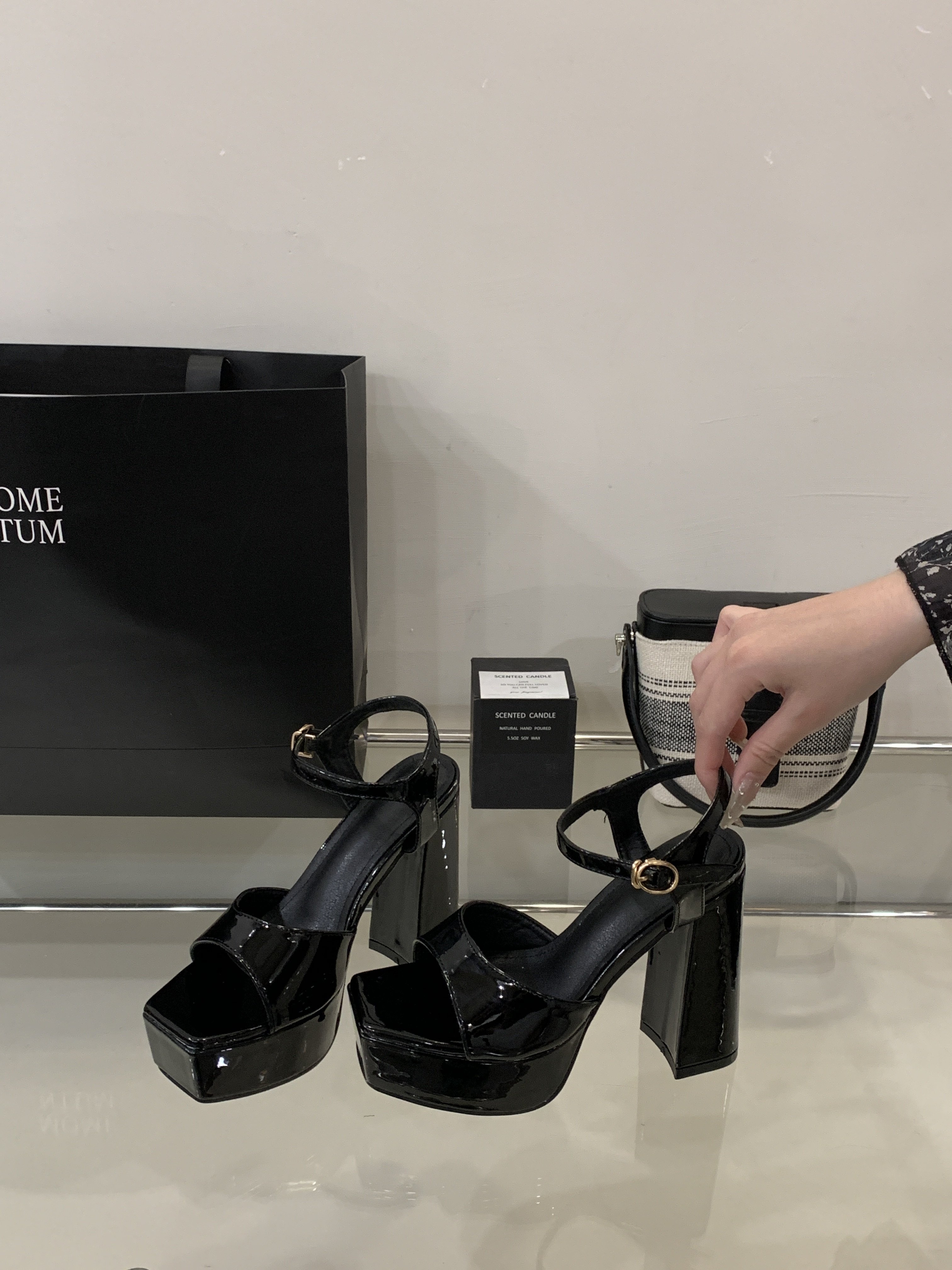 ВПП модель переходный мостик женская обувь 13см сверхвысокий следовать обувь женская водонепроницаемый платформа слово пояс слой краски толстая сандалии Женское лето 无品牌/无注册商标 