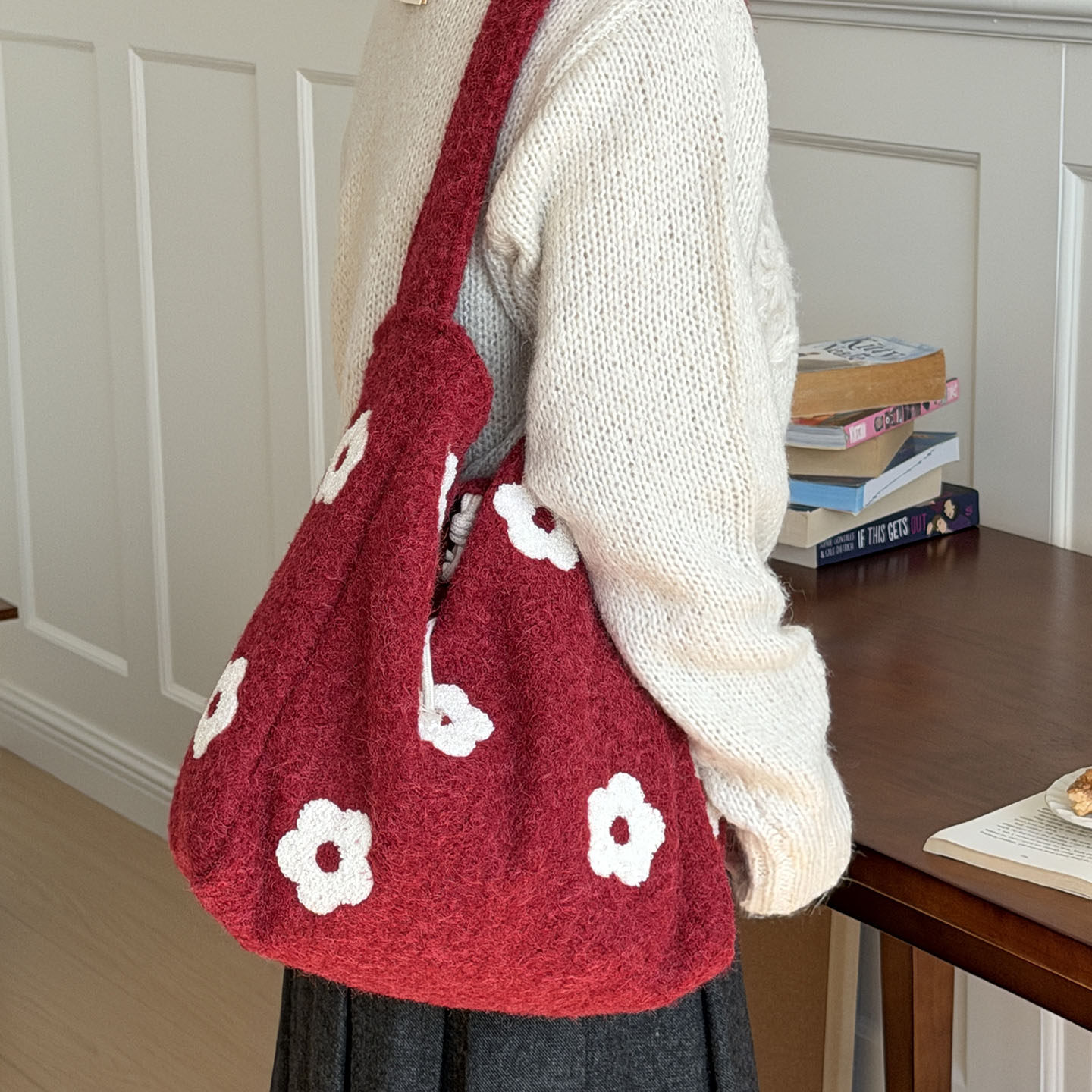 Корейская плюшевая сумка с цветочной вышивкой, новинка зимы 2025, модная милая сумка-ведро на одно плечо в стиле колледжа