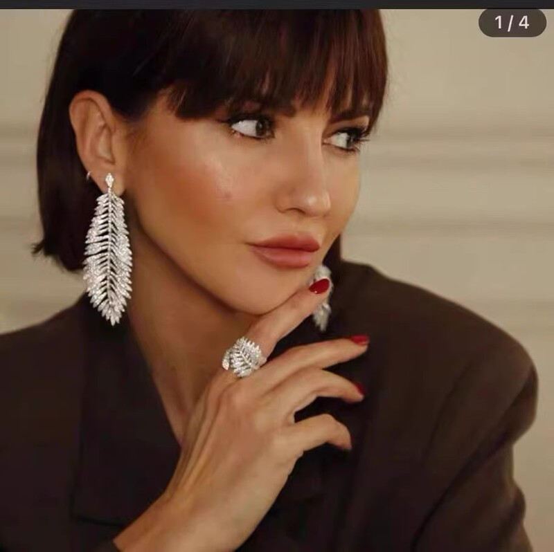 【Victoria】Original Design~Light Luxury Exaggerated Design with Full Diamond Inlay, Unique and Elegant Feather Earrings