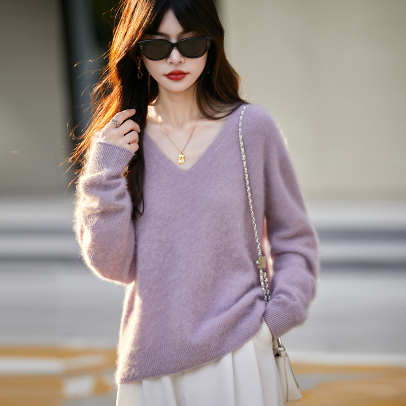 100% Pure Wool Sweater for Women, Seamless V-Neck Knit Top, Brushed Knitwear, Autumn and Winter Style, Soft and Loose, Thickened Sweater 100% Pure Wool Sweater for Women, Seamless V-Neck Knit Top, Brushed Knitwear, Autumn and Winter Style, Soft and Loose, Thickened Sweater