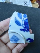Mid-Qing Dynasty blue and white porcelain pieces hundreds of broken branches and flowers just playing with the old porcelain pieces