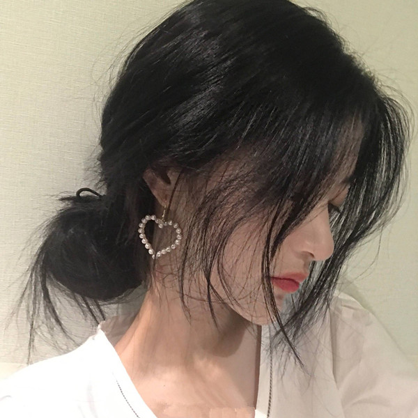 Summer silver needle advanced sense in love earrings 2022 new tide female Korean temperament minimal personality ear needle