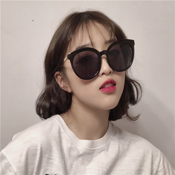 Kính râm nữ 2018 mới lưới sao đỏ mặt tròn to khuôn mặt gầy gò cá tính retro đơn giản kính râm dạo phố kính đồ chơi