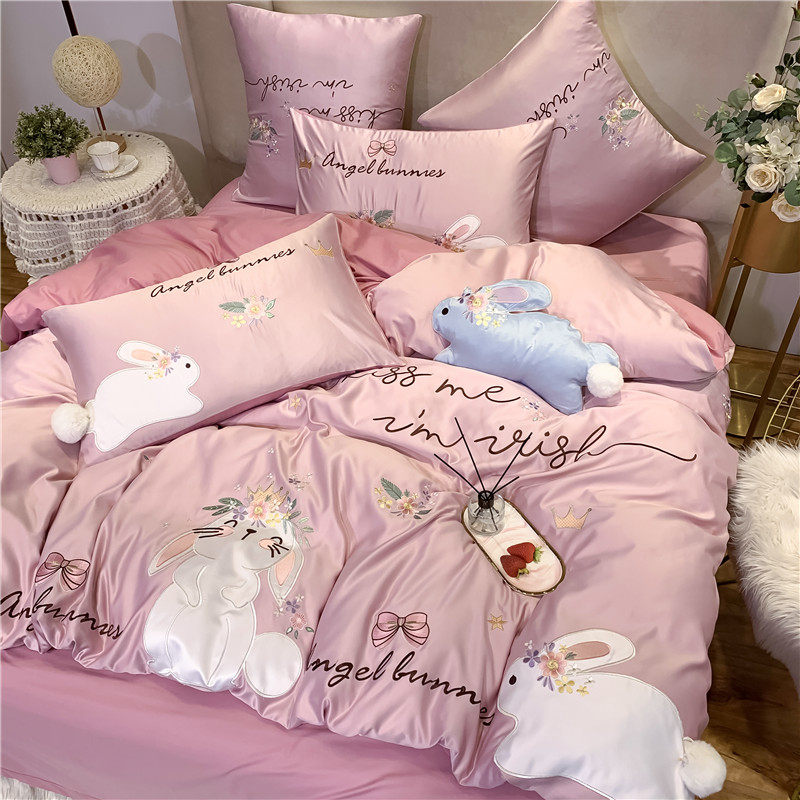 The four - piece Princess sheets on a cute cotton bed are set for 1 5m18 m sand bed