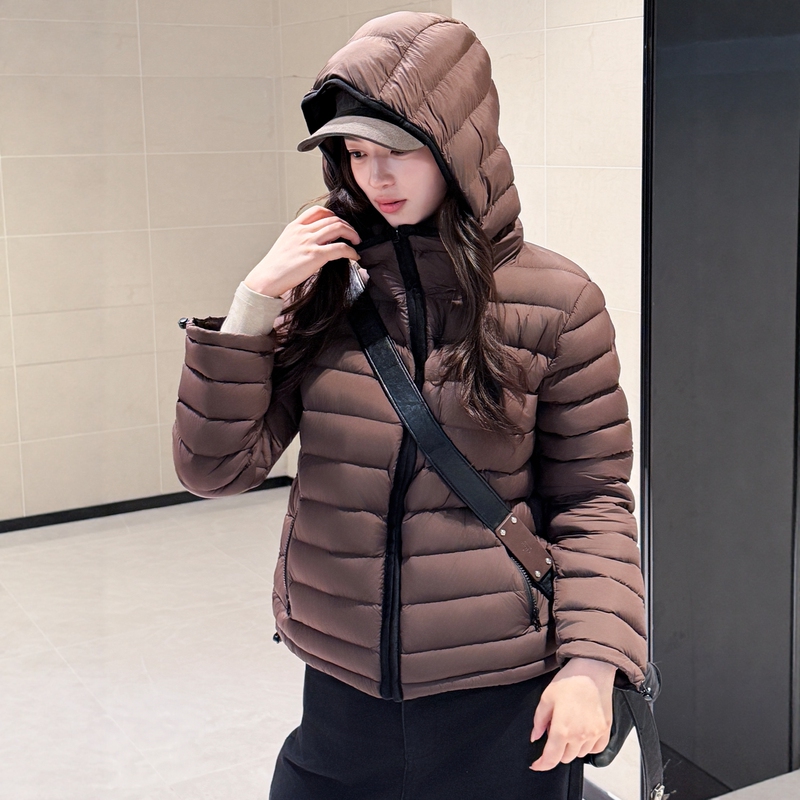 95% White Duck down 2026 Winter New Style Warm Jacket Lightweight Short Hooded Ribbed down Jacket for Women 95% White Duck down 2026 Winter New Style Warm Jacket Lightweight Short Hooded Ribbed down Jacket for Women