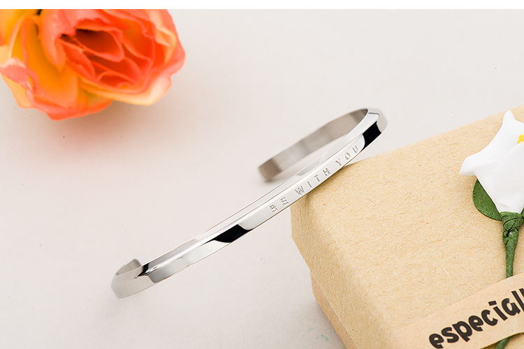 Vòng tay đôi một đôi sinh viên Hàn Quốc đơn giản có thể in chữ vàng hồng 18K bạn gái bằng vàng titan nữ không bị phai ngọc hồng lựu