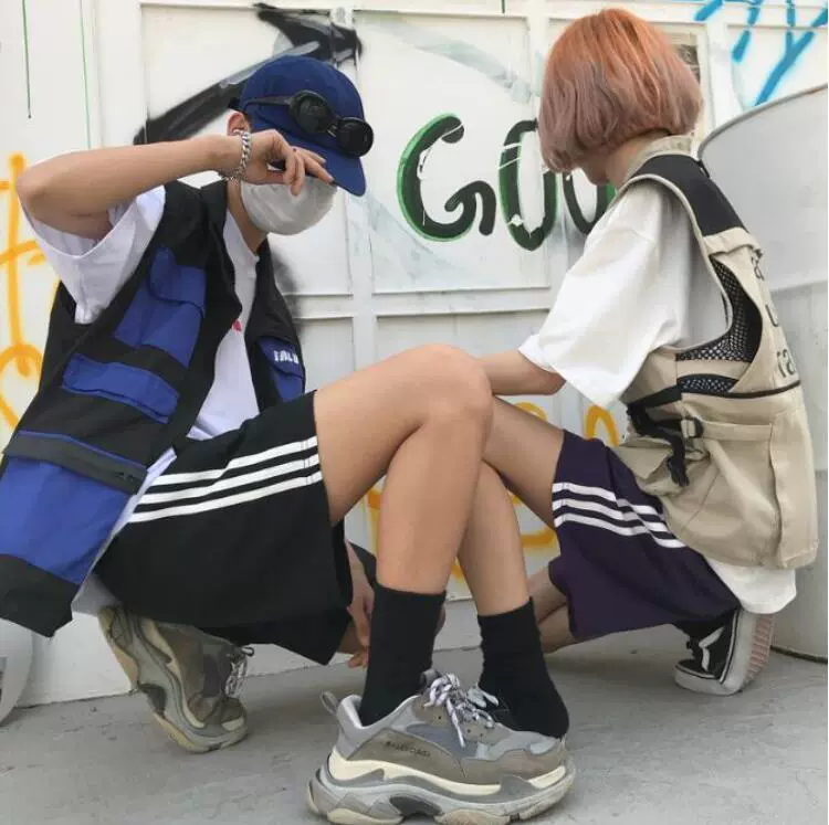 Mùa hè Hàn Quốc ins Harajuku BF gió sinh viên hoang dã năm quần lỏng ba thanh 5 quần ngắn thể thao cho nam và nữ