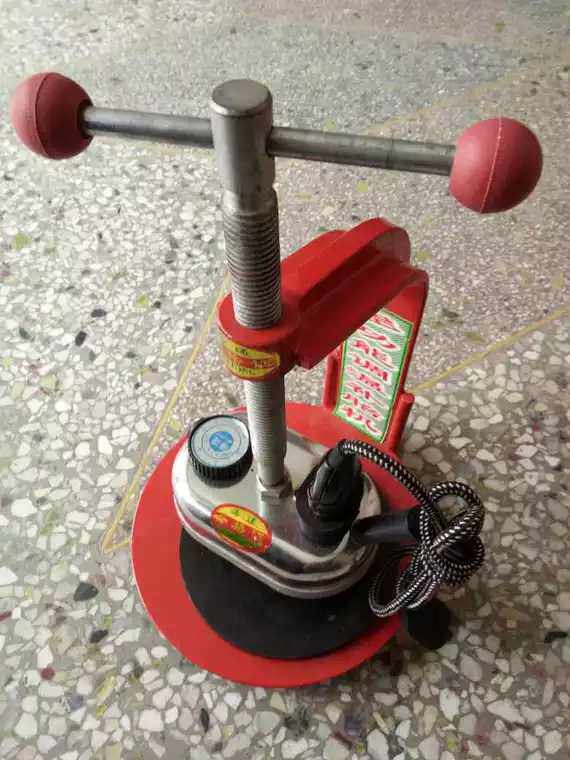 Adjustable temperature control tire repair machine small fire repair machine tire repair machine repair inner tube raw rubber fire repair hot tire tire repair tire