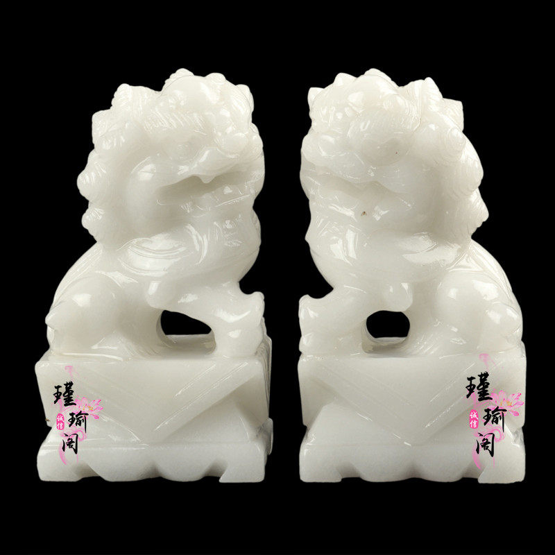 Natural jade jade carving lion ornaments a pair of town house Nafu lucky lucky business home wine cabinet Feng Shui business gift