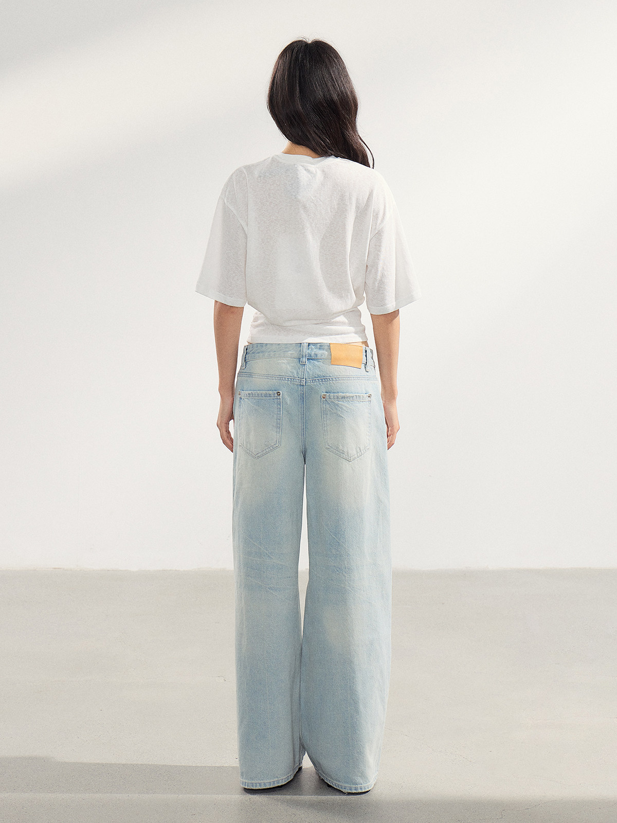 WITHMIN Low-Rise Wide-Leg Jeans