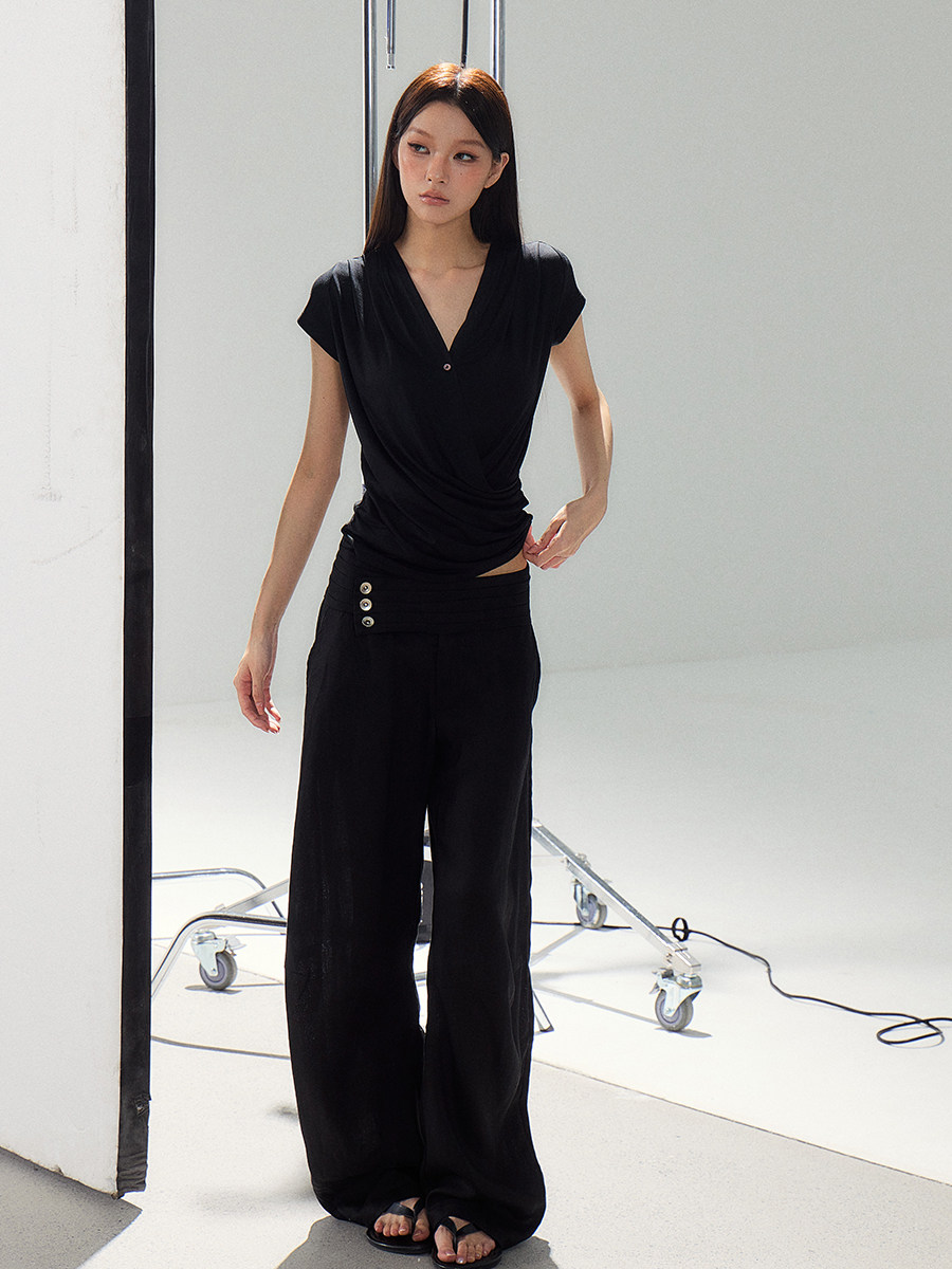 WITHMIN Black Asymmetric Button Low-Rise Straight-Leg Pants