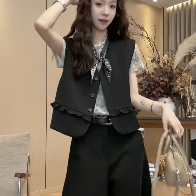 2026 Super Trendy Outfit: a Complete Set with a Stylish and Versatile Vest Jacket, Short-Sleeved T-Shirt, Slimming Casual Suit Pants Set 2026 Super Trendy Outfit: a Complete Set with a Stylish and Versatile Vest Jacket, Short-Sleeved T-Shirt, Slimming Casual Suit Pants Set