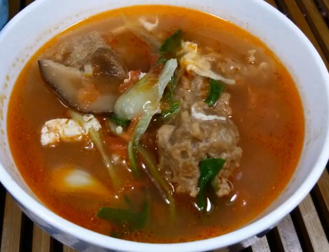 天气变冷,做个丸子汤暖肠胃,孩子长得壮