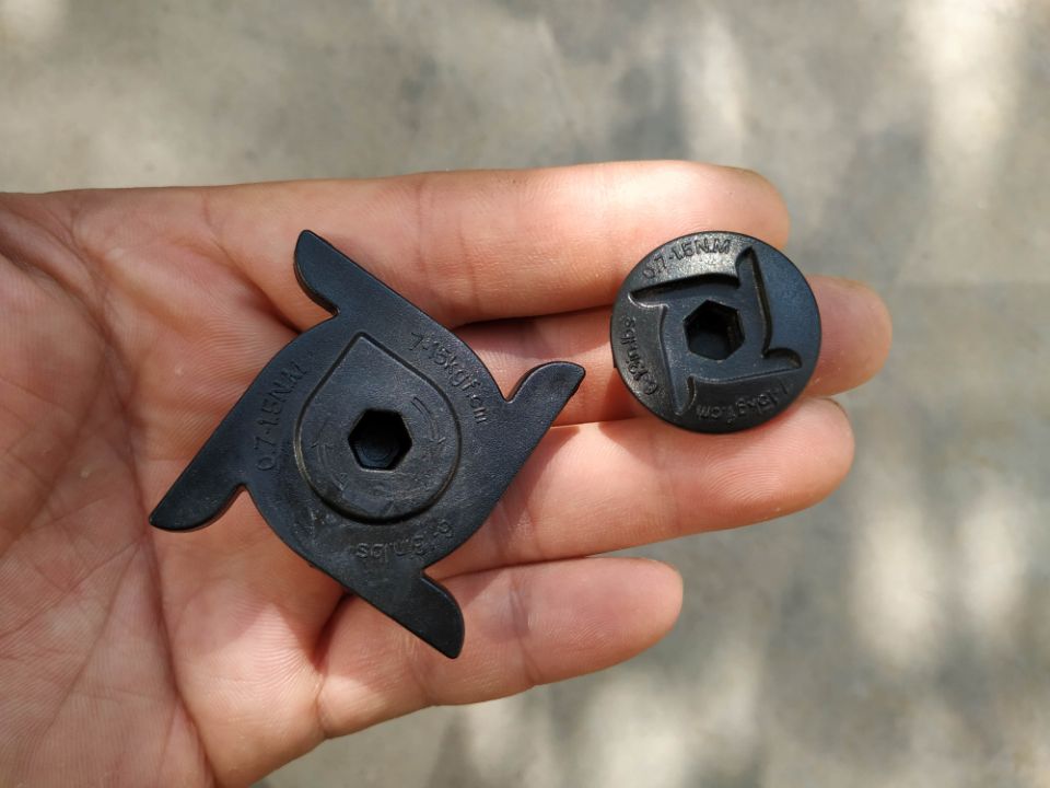 Haomengen Hollow Integrated Large Fluted Disc 18mm Plastic Anti-Dust Screw Crank Screwed Lid Large Fluted Disc Stopper Crank Plug