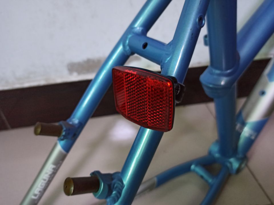 Japan Cat Eye Reflective Sheet Mountaineering Car Road Bike Safety Warning Reflective Light Rear Fork Special