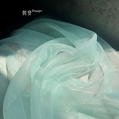 The creative thin and soft European-style chiffon skirt is designed as the background fabric for Han clothing shooting
