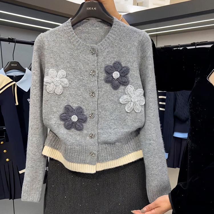 Trendy and Youthful Gray Jacquard Knit Cardigan Sweater for Women, New High-End Style for Autumn and Winter Trendy and Youthful Gray Jacquard Knit Cardigan Sweater for Women, New High-End Style for Autumn and Winter