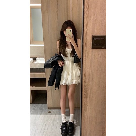 Waist slimming short lace suspender dress