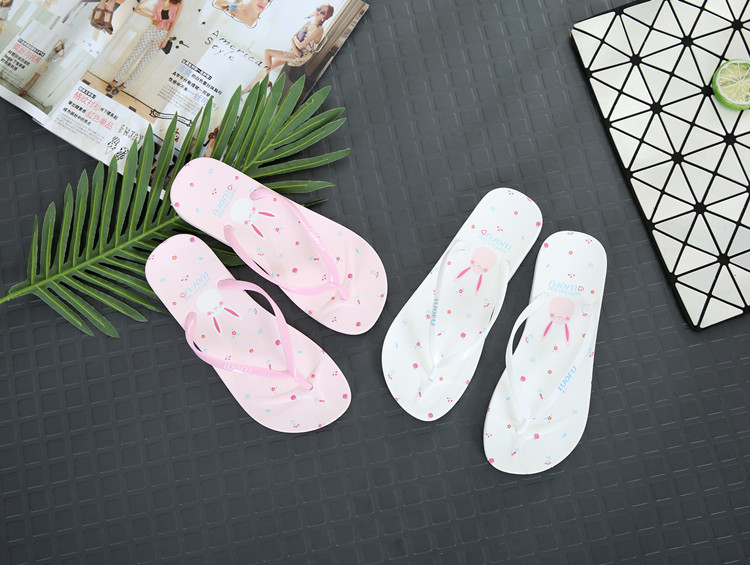 Phim hoạt hình flip-flops nữ mùa hè không trượt phẳng đáy phòng tắm sinh viên dép và dép nữ nhựa flip-flops nữ mùa hè phẳng với