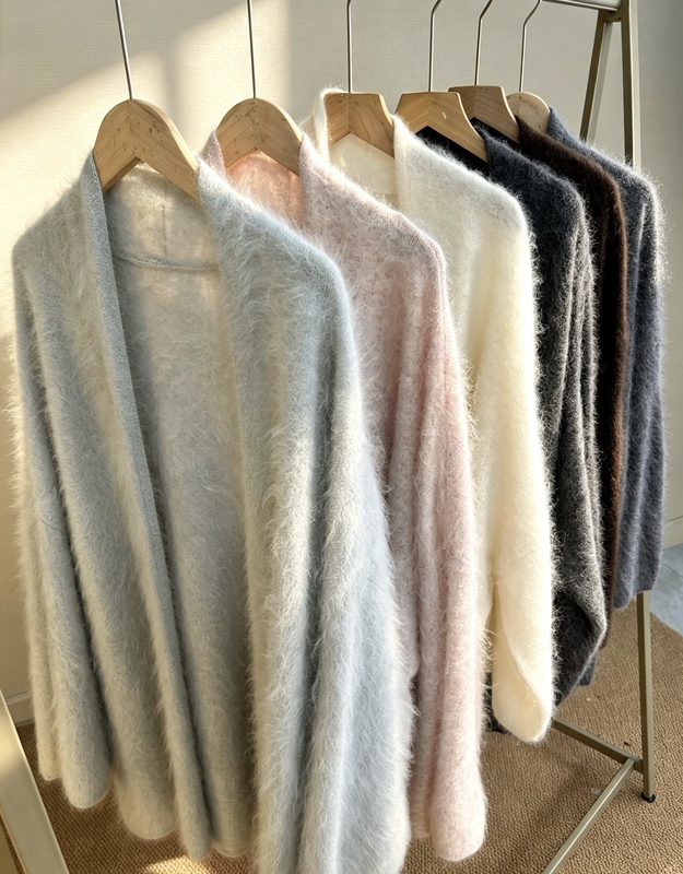 2026 New Solid Color Brushed Cardigan for Women, with a Lazy and High-End Feel, Knitted Jacket 2026 New Solid Color Brushed Cardigan for Women, with a Lazy and High-End Feel, Knitted Jacket