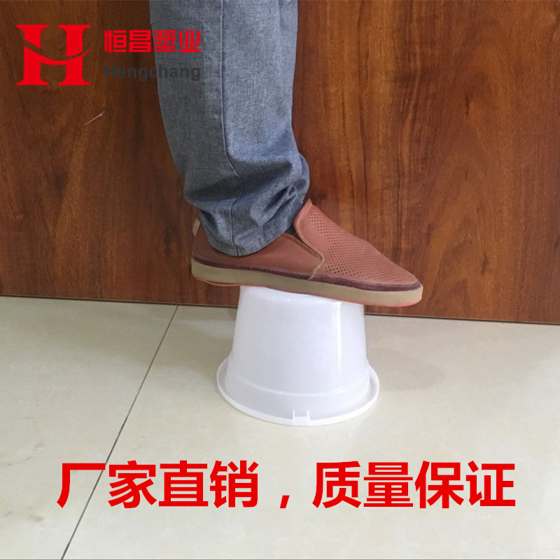 厂家直销   医用白色塑料痰盂大号小号 一次性带刻度尿桶塑料尿壶