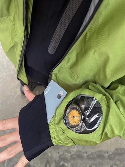 Authentic Kiosk Special-Shaped Watch, Non-Oakley Style, European and American Watch, Rare ins Same Model, Niche Gift for Men