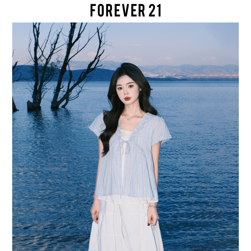 Forever21 Korean Style Gentle Light Blue V-Neck Lace Shirt for Women, Loose Fake Two-Piece Blouse, Beautiful Short-Sleeved Top