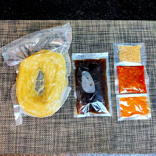 Северо -восточные специальные продукты Подлинность Северная Корея Южная Корея Янджи да холодная лапша 4 упаковка 385 г × 4 мешки Любимые 5 пакетов