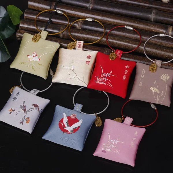 Товары от 绣荷包