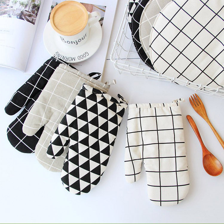 Thermal insulation gloves high temperature resistant and burn-proof microwave oven gloves ovens home kitchen gloves thickened cotton baking special