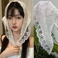 Белый кружевной платок