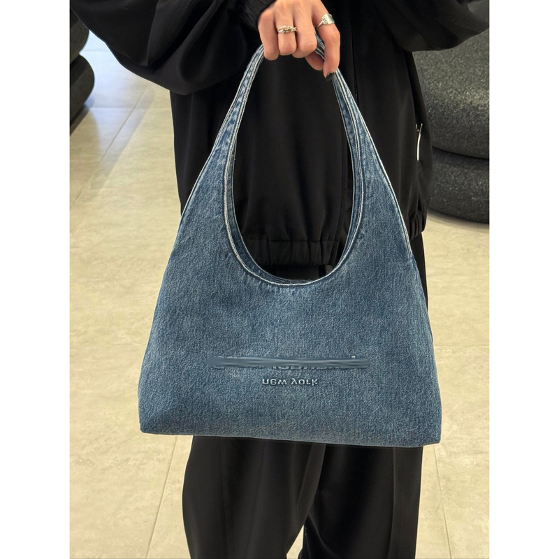 Da Wang Fashionable and Versatile Unisex Lightweight Washed Denim Letter Medium-Sized Large-Capacity Shoulder Bag for Women Da Wang Fashionable and Versatile Unisex Lightweight Washed Denim Letter Medium-Sized Large-Capacity Shoulder Bag for Women